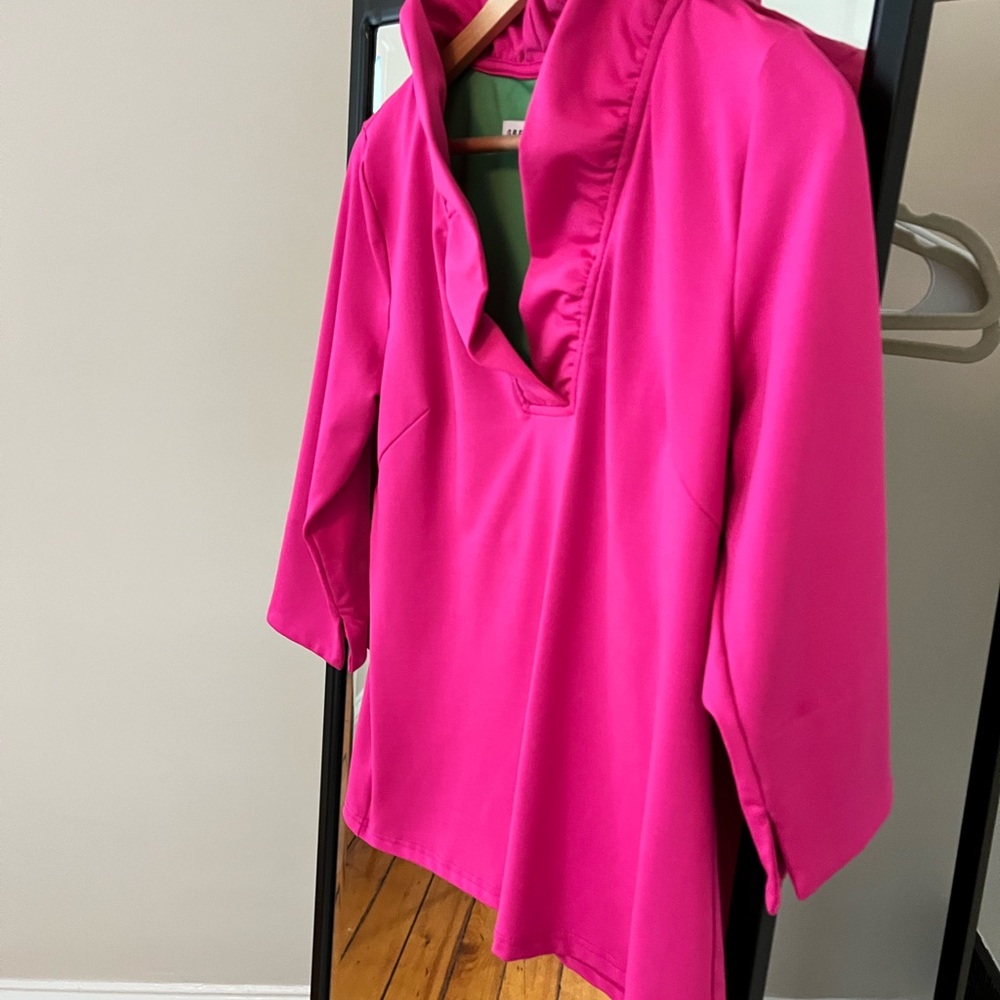 Gretchen Scott blouse, with exquisite collar, fashionable, bright,stretch fabric